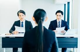 夜職から昼職になるのは難しい？掛け持ちがNGな理由や対処法を紹介