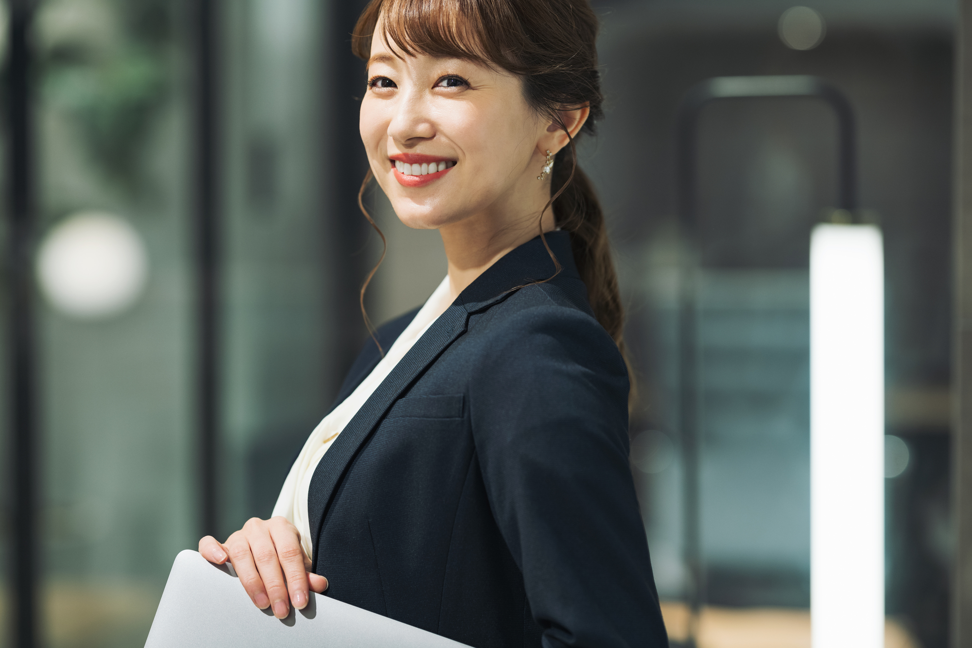 風俗嬢から昼職への転職しやすい職業と履歴書の書き方を紹介