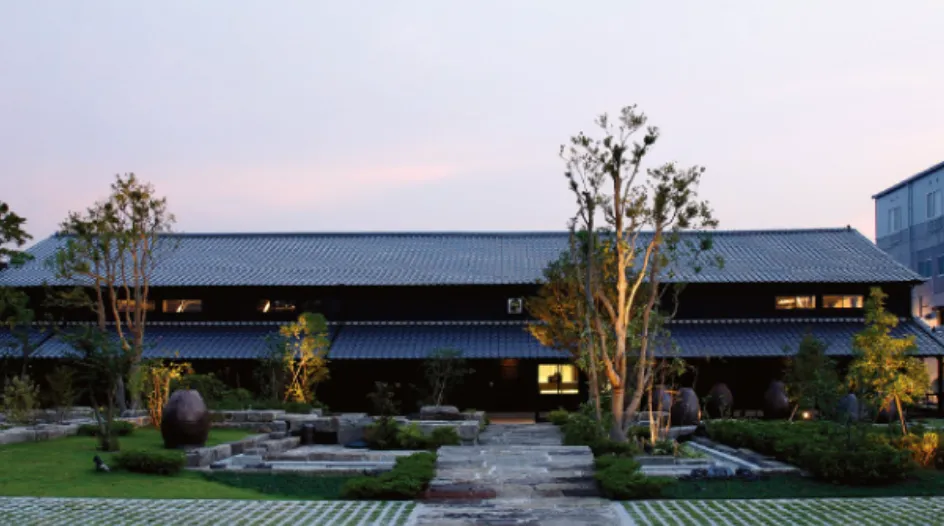 濱田酒造株式会社の三つの蔵｜坑洞や最新工場を使い分け旨さを創る