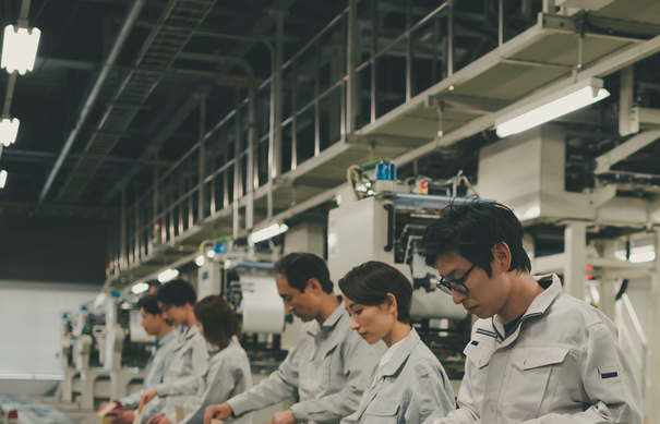 高卒で工場勤務から転職するのは難しい？デスクワークになるための方法を紹介