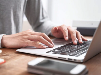 高卒でエンジニア未経験の転職は易しめ！その理由と目指し方を紹介